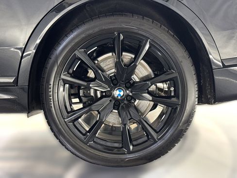 Used 2026 BMW X7 xDrive40i w/ M Sport Package AWD/4WD image 11