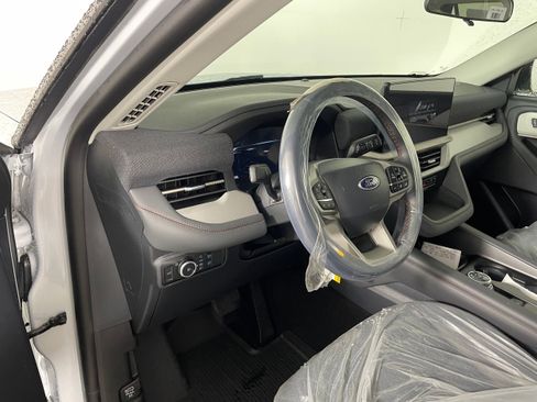 New 2026 Ford Explorer Active w/ Active Comfort Package image 2