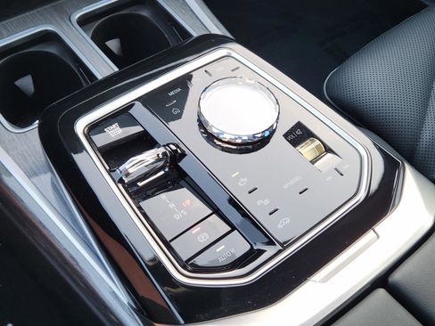 Used 2025 BMW 740i xDrive w/ Premium Package AWD/4WD image 13