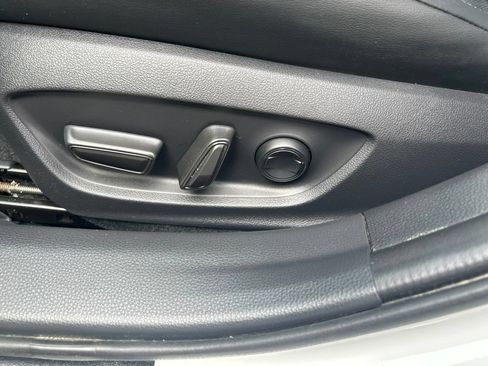 Used 2024 Toyota Prius Prime FWD image 9