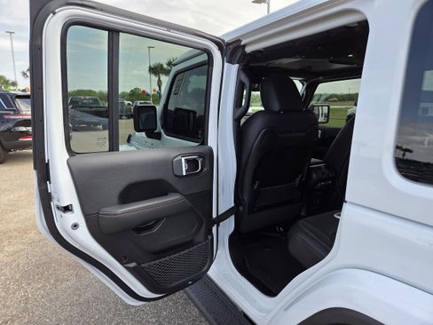 New 2026 Jeep Wrangler Unlimited Sahara AWD/4WD image 14