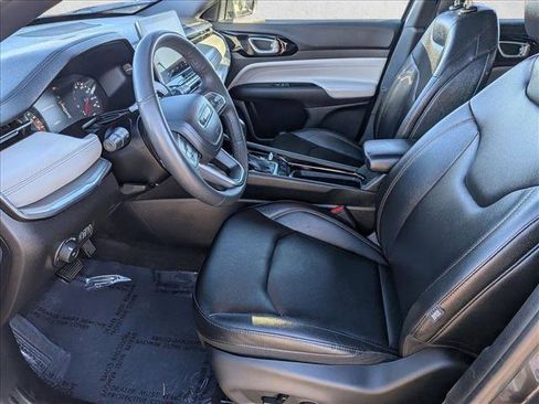 Used 2024 Jeep Compass Limited image 11