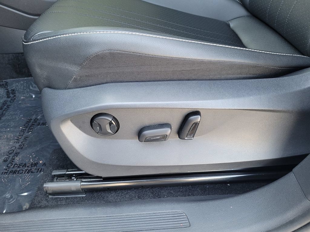 Used 2023 Volkswagen Tiguan SE AWD/4WD image 13