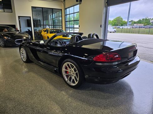 Used 2005 Dodge Viper SRT-10 RWD image 4