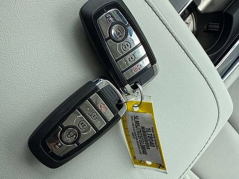 Used 2026 Lincoln Aviator Reserve AWD/4WD image 6