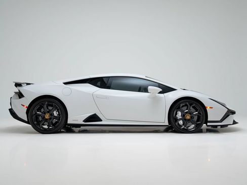 Used 2023 Lamborghini Huracan Tecnica RWD image 2