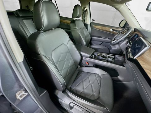 Used 2024 Volkswagen Atlas SE w/ Panoramic Sunroof Package FWD image 34