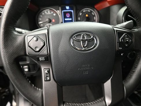 Used 2017 Toyota Tacoma TRD Off-Road w/ Tow Package (A/T) image 7