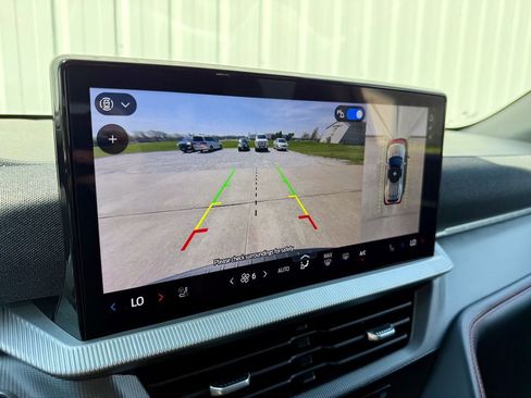 Used 2025 Ford Explorer ST-Line w/ ST-Line Street Pack AWD/4WD image 30