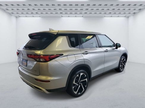 Used 2023 Mitsubishi Outlander SE image 4