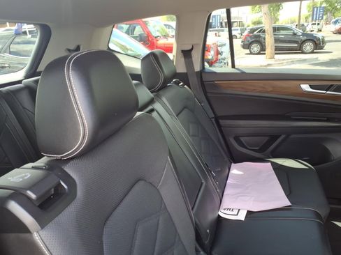 Used 2024 Volkswagen Atlas SE image 15