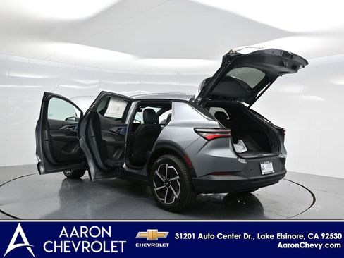 New 2026 Chevrolet Equinox EV LT image 32