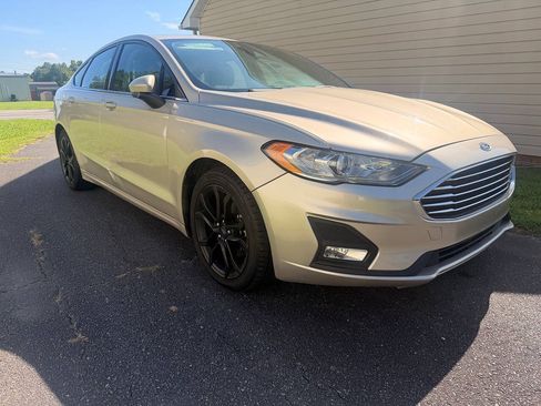 Used 2019 Ford Fusion SE w/ Equipment Group 151A FWD image 5