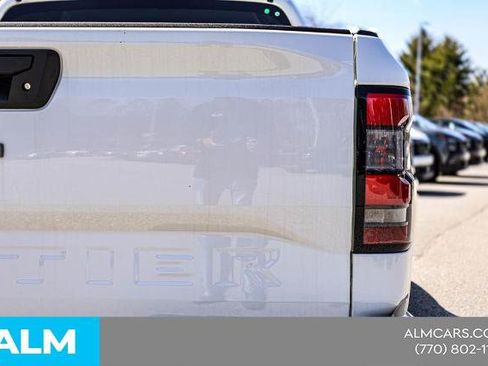 Certified 2025 Nissan Frontier SV RWD image 15