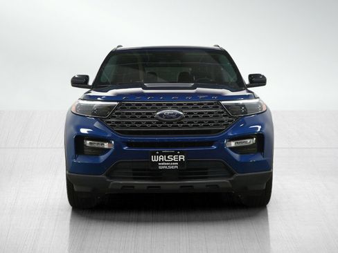 Used 2023 Ford Explorer XLT w/ XLT Sport Appearance Package AWD/4WD image 8