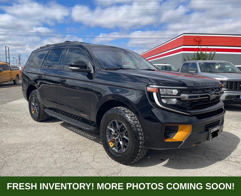 Used 2025 Ford Expedition Tremor AWD/4WD image 1