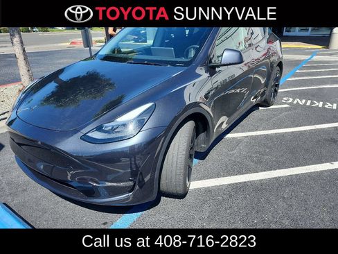 Used 2024 Tesla Model Y Long Range AWD/4WD image 1