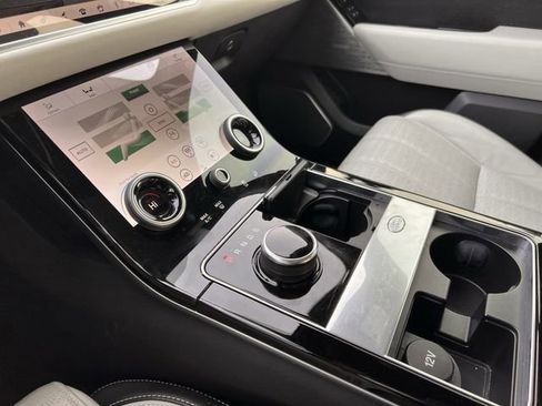 Used 2018 Land Rover Range Rover Velar R-Dynamic HSE image 17