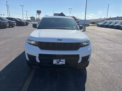 New 2025 Jeep Grand Cherokee L Altitude AWD/4WD image 9