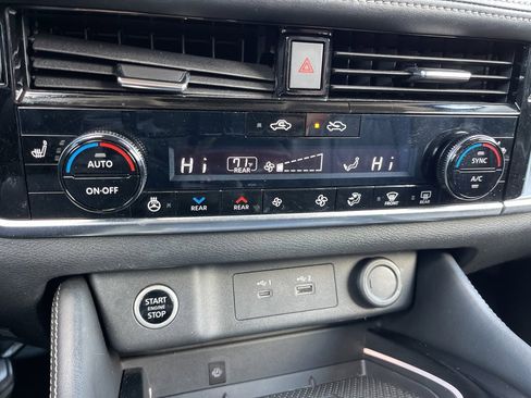 Used 2021 Nissan Rogue Platinum image 12