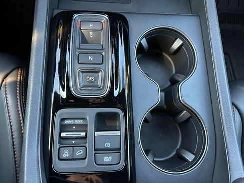 Used 2025 Honda Pilot TrailSport image 24