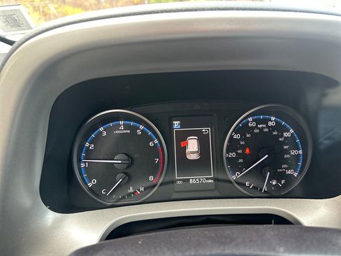 Used 2018 Toyota RAV4 LE image 8