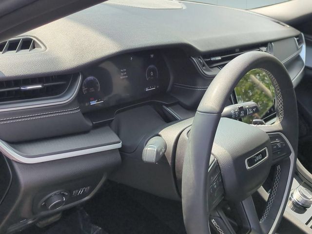 Used 2024 Jeep Grand Cherokee Altitude AWD/4WD image 10