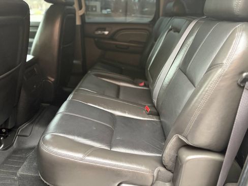 Used 2011 GMC Sierra 2500 Denali w/ Suspension Package, Off-Road AWD/4WD image 19