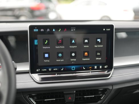 Used 2025 Volkswagen Tiguan SE AWD/4WD image 14