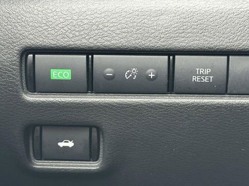 Used 2025 Nissan Sentra SV image 11