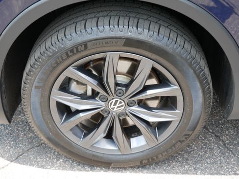 Used 2023 Volkswagen Tiguan SE AWD/4WD image 15