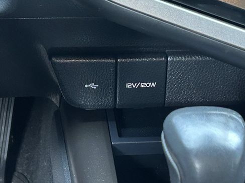 Used 2022 Toyota Camry SE FWD image 18