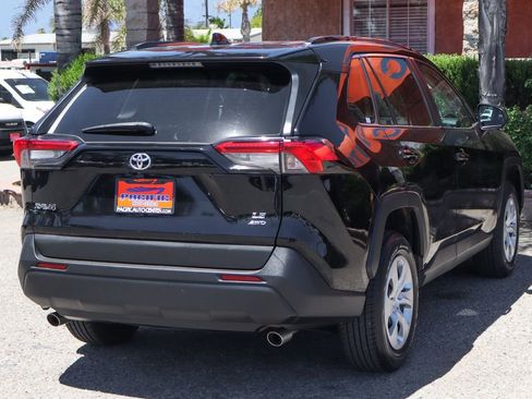 Used 2021 Toyota RAV4 LE AWD/4WD image 9