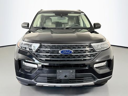 Used 2024 Ford Explorer XLT w/ Equipment Group 202A RWD image 2