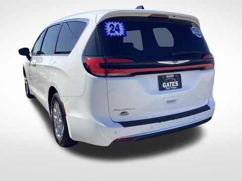 Used 2024 Chrysler Pacifica Touring-L FWD image 9