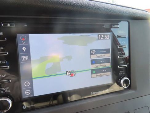 Used 2018 Toyota Sienna XLE Premium w/ Carpet Mat Package image 27