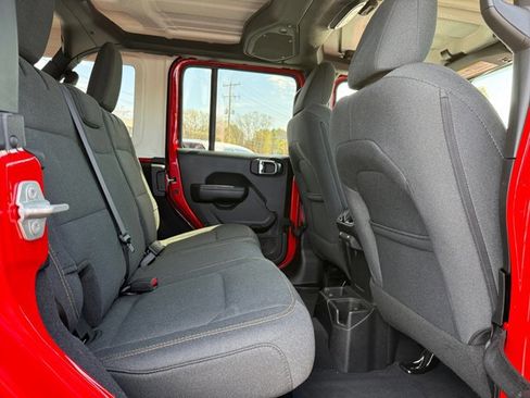 Used 2025 Jeep Wrangler Unlimited Sport AWD/4WD image 15