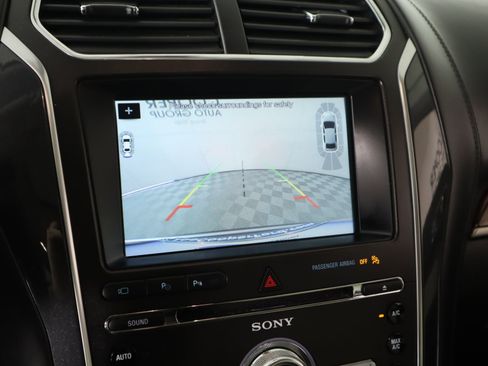 Used 2018 Ford Explorer Platinum image 6