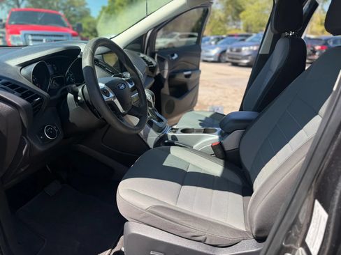 Used 2016 Ford Escape SE w/ Equipment Group 201A FWD image 2