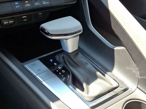 New 2026 Hyundai Elantra SE FWD image 13