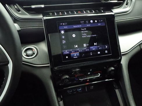 Used 2023 Jeep Grand Cherokee L Laredo image 40