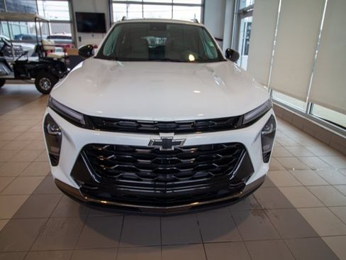 Used 2024 Chevrolet Trax ACTIV w/ Sunroof Package image 3