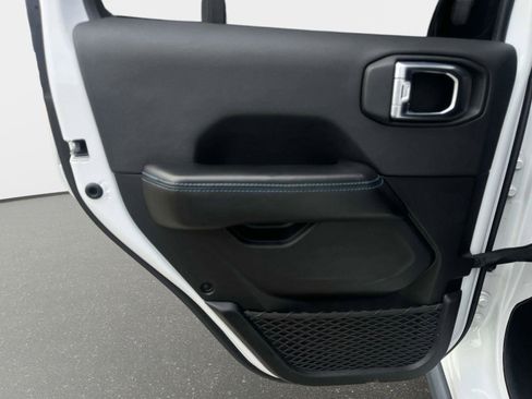 Used 2024 Jeep Wrangler Unlimited Rubicon 4xe image 11