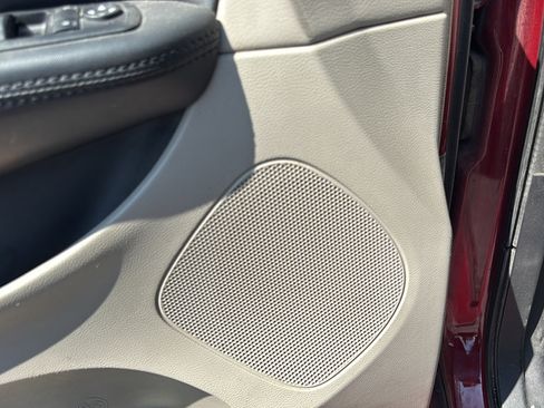 Used 2014 Dodge Grand Caravan SXT FWD image 20