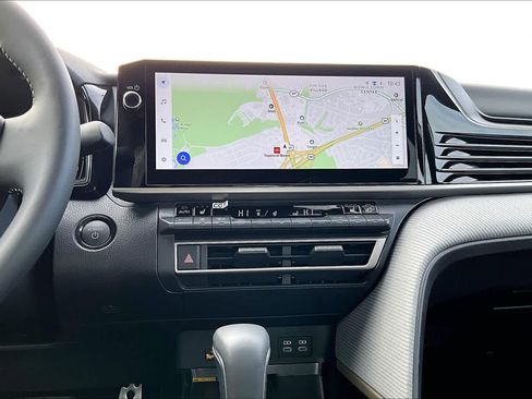 Used 2025 Toyota Camry SE image 35