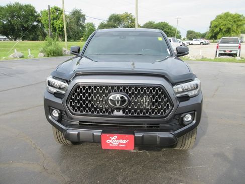 Used 2023 Toyota Tacoma Limited w/ Nightshade Package AWD/4WD image 13