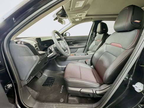 New 2026 Nissan Kicks SR w/ SR Premium Package image 10