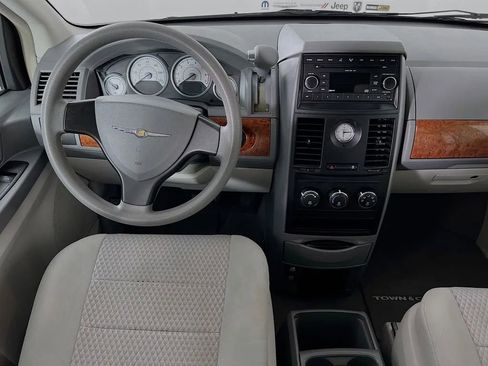 Used 2008 Chrysler Town & Country LX image 20