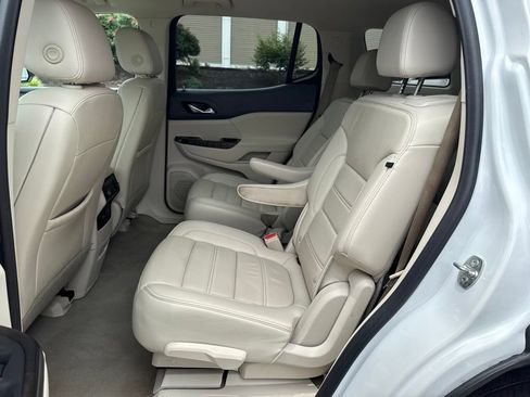 Used 2021 GMC Acadia Denali w/ Denali Technology Package FWD image 33