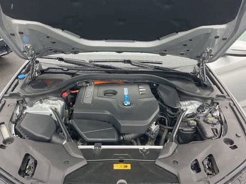 Used 2018 BMW 530e xDrive image 12